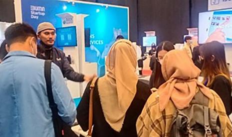 Mahasiswa kampus UNM mengikuti acara BUMN Startup Day di ICE BSD City di Indonesia Convention Exhibition (ICE), BSD City, Tangerang, Banten. Acara ini berlangsung selama 3 hari mulai tanggal 26-28 September 2022. 