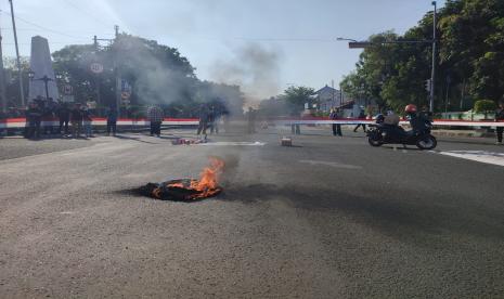 Mahasiswa kembali berunjuk rasa di Kota Cirebon menuntut pengungkapan kasus pembunuhan Vina dan Eky diusut secara tuntas dan transparan, Rabu (19/6/2024). 