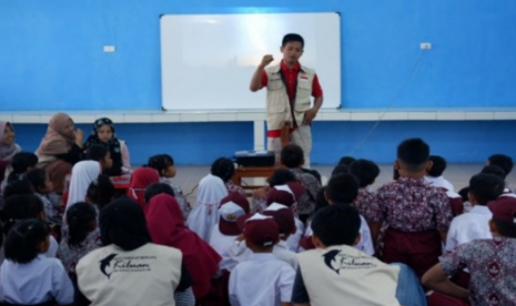 Mahasiswa KKN Tematik Tanggap Bencana UIN Sunan Kalijaga (Suka) Yogyakarta menggelar edukasi bencana kepada siswa Sekolah Dasar Negeri  Kiluan satu dan SMP Satu Atap Kiluan Negeri, Kecamatan Kelumbayan, Tanggamus.