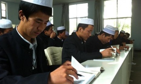 Mahasiswa Muslim Hui saat mengikuti kuliah di sebuah kampus Islam di kawasan Ningxia, Cina.