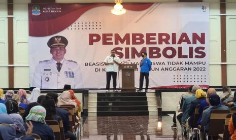 mahasiswa perwakilan dari Universitas BSI, Irfan Satria Pratama dari Universitas BSI kampus Kaliabang program studi (prodi) Sistem Informasi mendapatkan satu buah sepeda dan uang tunai senilai Rp 1.500.000 dari Pemerintah Kota Bekasi karena prestasi yang dimiliki yakni dengan IPK sebesar 4.00.  Kampus Digital Kreatif Universitas BSI (Bina Sarana Informatika) mendapatkan kesempatan untuk menghadiri acara penyerahan secara simbolis bantuan beasiswa pada 1470 mahasiswa yang diselenggarakan Pemerintah Kota Bekasi pada mahasiswa dan mahasiswi perguruan tinggi yang ada di Kota Bekasi. 