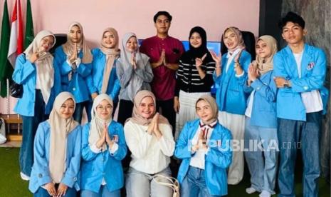 https://static.republika.co.id/uploads/images/detailnews/mahasiswa-program-studi-bisnis-digital-menggelar-kegiatan-edukasi-bertema_260722130529-380.jpeg