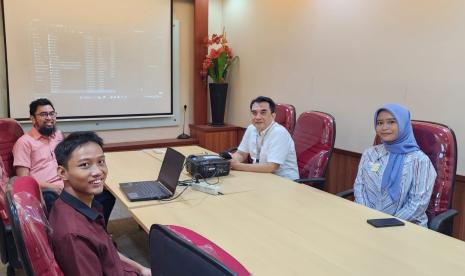 Mahasiswa Program Studi (prodi) Sains Data Universitas Nusa Mandiri (UNM) kembali menorehkan prestasi dengan mengikuti program magang di Badan Riset dan Inovasi Nasional (BRIN).