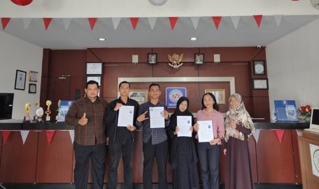  Mahasiswa Program Studi (Prodi) Sistem Informasi (S1) Universitas BSI (Bina Sarana Informatika) kampus Pontianak yang lolos menerima pendanaan Program Pembinaan Mahasiswa Wirausaha (P2MW) 2024 menjalani pendampingan lanjutan.