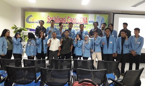 Mahasiswa Program Studi (Prodi) Teknik Informatika (TI) Sekolah Tinggi Manajemen Informatika dan Komputer (STMIK) Nusa Mandiri  mengikuti sosialisasi sertifikasi CCNA.