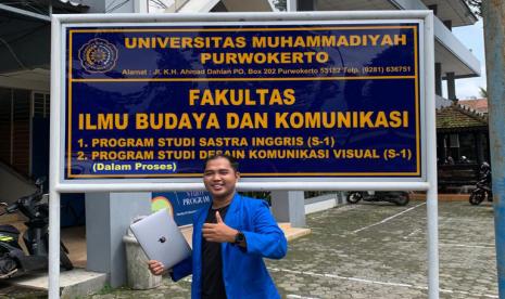 Mahasiswa Program Studi Sastra Inggris Fakultas Ilmu Budaya dan Komunikasi (FIBK) Universitas Muhammadiyah Purwokerto (UMP) Mutohar Lutfi terpilih sebagai presenter terbaik ketiga oleh pantia seminar  Adab International Conference on Informationa and Cultural Science, (AICONICS) ke-4. 