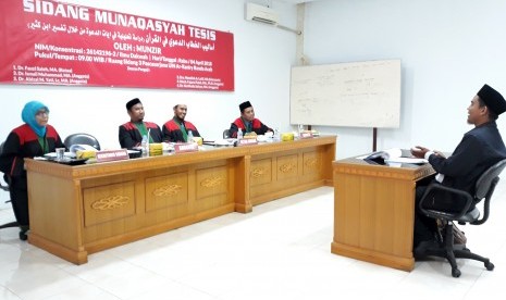 Mahasiswa S2 Ilmu Dakwah UIN Ar-Raniry, Banda Aceh,  melaksanakan sidang tesis dalam bahasa Arab, Rabu (4/4).