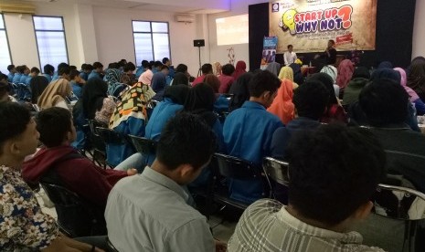 Mahasiswa UBSI Purwokerto mengikuti pembekalan bisnis start up