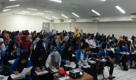  Mahasiswa UBSI sedang melakukan uji sertifikasi Bravet A.