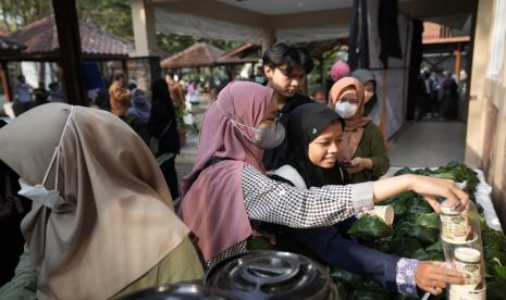 Mahasiswa UMY mengikuti program SERASA MASA (Selasa Sarapan Bersama Mahasiswa) yang bertempat di Cafetaria Muda Mendunia. 