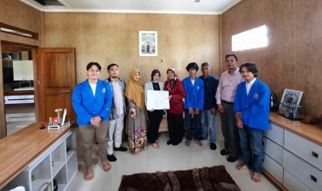 Mahasiswa Universitas Bina Sarana Informatika (BSI) kampus Tasikmalaya menghibahkan aplikasi Sistem Manajemen Proyek (SIMAPRO) berbasis web.