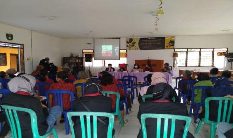 Mahasiswa Universitas Muhammadiyah Malang (UMM) melakukan pengabdian kepada para lansia dan anak-anak di Rumah Asuh Anak dan Lansia (RAAL) Griya Asih, Lawang, Malang.