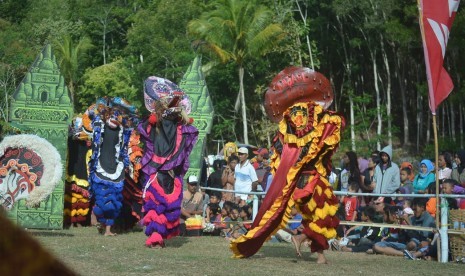 Mahasiswa Universitas Muhammadiyah Malang (UMM) melalui KKN 84 UMM  2019 mengadakan festival barongan di Lapangan Ndawung Desa Kedungsalam, Kecamatan Donomulyo, Kabupaten Malang, Sabtu (3/8).