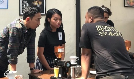 Mahasiswa Universitas Muhammadiyah Malang (UMM) mengadakan festival Keramikopi di Sentra Kopi Sudimoro, Kota Malang. 