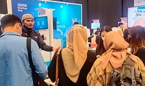 Mahasiswa Universitas Nusa Mandiri mengikuti acara BUMN Startup Day di ICE BSD City di Indonesia Convention Exhibition (ICE), BSD City, Tangerang, Banten.