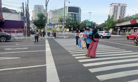 Mahasiswa Universitas Nusa Mandiri (UNM) gelar aksi galang dana untuk korban bencana erupsi Semeru, Rabu (8/12) lalu.