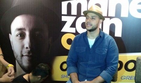 Maher Zain Bagikan Bantuan Makanan pada Korban Gempa Turki