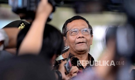 Chairman of the Advisory Board of Legal Aid of the Central Board of Nahdlatul Ulama Moh Mahfud MD has assessed that Basuki Tjahaja Purnama's attorney had carried out a tapping.