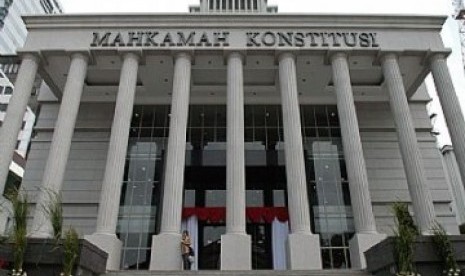 Mahkamah Konstitusi (MK). Pengamat mengingatkan MK jaga konsistensi usai penghapusan ambang batas parlemen.