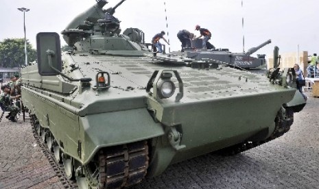 Main Battle Tank (MBT) Leopard yang dipamerkan di Indo Defence 2012 di Jakarta Internasional Expo, Kemayoran, Jakarta, Senin (5/11).