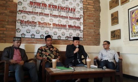 Majelis Dzikir Hubbul Wathon (MDHW) menggelar jumpa pers terkait rencana MDHW dan Istana Negara menggelar zikir Kebangsaan dalam rangka HUT RI ke-72 di Bakkoel Coffie, Jakarta Pusat, Senin (31/7).