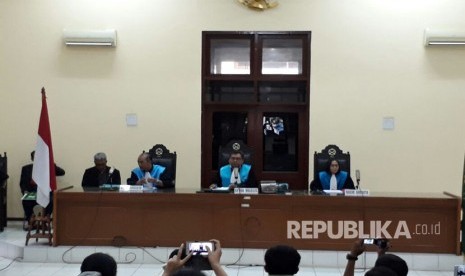 The Administrative Court favored the lawsuit of the license for doing reclamation in F, I and K Islands, Thursday (March 16). Panel of judges stated that the license should be revoked.