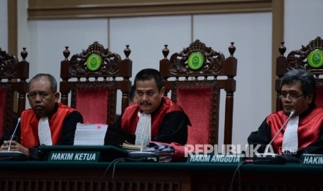 Sidang kasus penistaan agama dengan terdakwa Basuki Tjahaja Purnama atau Ahok.