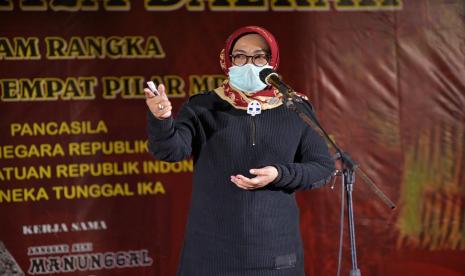 Majelis Permusyawaratan Rakyat (MPR) tidak surut melaksanakan sosialisasi Empat Pilar MPR dengan menerapkan protokol kesehatan secara ketat di tengah pandemi Covid-19. Seperti pagelaran seni budaya daerah dalam rangka sosialisasi Empat Pilar MPR  di Balai Tani Bareng, Jombang, Jawa Timur pada Sabtu malam (19/9), yang memberlakukan  penggunaan masker, menjaga jarak dan disediakan tempat cuci tangan di beberapa titik. 