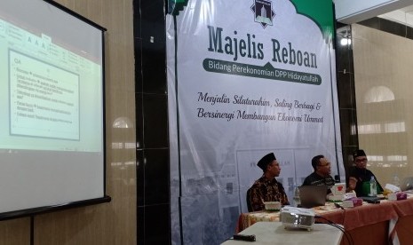 Majelis Reboan Hidayatullah membahas energi baru dan terbarukan.