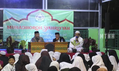 Majelis Taklim Nurul Hidayah, Kampung Babakan Masjid, Cilebut Barat, menggelar Imtihan para santri dan Tabligh  Akbar Maulid Nabi Muhammad SAW, Ahad (11/12/2022).