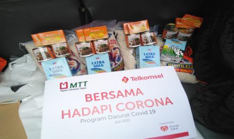 Majelis Telkomsel Taqwa melalui Rumah Zakat menyalurkan sebanyak 40 paket bantuan sembako.