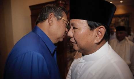 Presidential candidate Prabowo Subianto (right) and Democratic Party General Chairman Susilo Bambang Yudhoyono. 