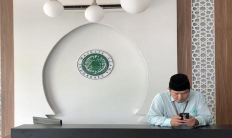 Majelis Ulama Indonesia (MUI) diminta oleh Bareskrim Polri untuk membentuk saksi ahli agama terkait perkara Pimpinan Pondok Pesantren Al Zaytun, Panji Gumilang.