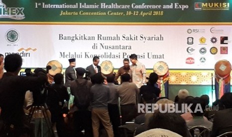 Majelis Upaya Kesehatan Islam Seluruh Indonesia (MUKISI) menyelenggarakan International Islamic Healthcare Conference and Expo (IHEX) di Jakarta Convention Center (JCC) pada 10-12 April 2018. 