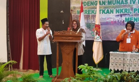 Mak Tutut ketika membuka Musyawarah Nasional IV Persatuan Anak Transmigran RI (PATRI) yang berlangsung di Hotel Desa Wisata, Taman Mini Indonesia Indah, Jakarta.