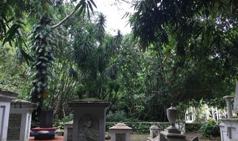 Makam Belanda di Kebun Raya Bogor