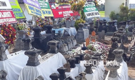 Makam Muhammad Iqbal Setyawan di Dusun Balong, Desa Timbulharjo, Kecamatan Sewon, Kabupaten Bantul, DIY, Jumat (27/7).  Iqbal merupakan korban meninggal usai menonton pertandingan PSIM Yogyakarta vs PSS Sleman di Stadion Sultan Agung Bantul. 