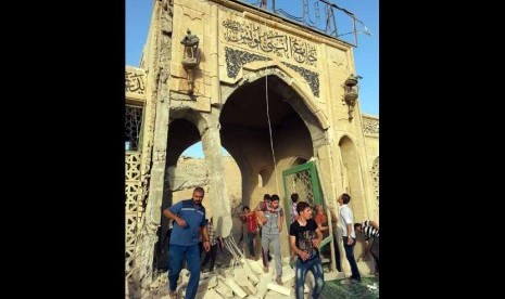 Makam Nabi Yunus di Mosul, Irak utara, hancur akibat serangan gerilyawan ISIS. 