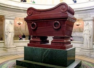 Makam Napoleon Bonaparte di Les Invalides (ilustrasi).