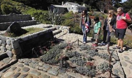 Makam Pablo Neruda di Isla Negra, Chili.