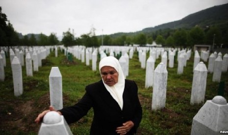 Makam para korban perang Bosnia antara tahun 1992-1995 di dekat kota Srebrenica 