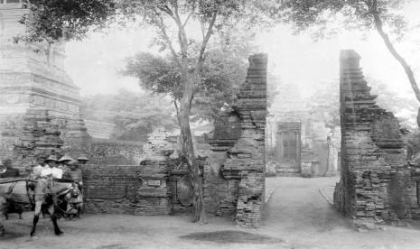 Makam Sunan Giri di Gresik tempo dulu. 