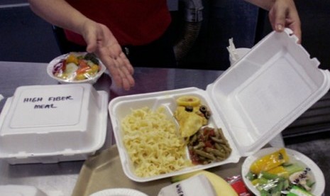 Makan dalam kemasan styrofoam. Peneliti LIPI mengungkap styrofoam merupakan sampah plastik yang paling banyak masuk ke Teluk Jakarta.