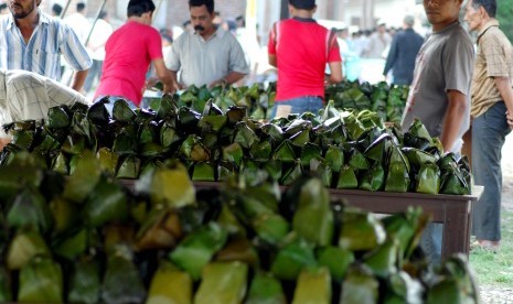 Makanan dibungkus daun pisang yang lebih ramah lingkungan.