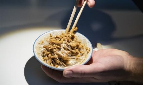 Makanan natto khas Jepang. Natto menjadi salah satu makanan yang sempat viral di Indonesia.