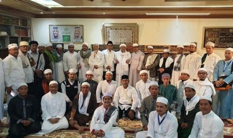 Makkah, Kamis 7 Dzulhijjah 1440 H. Silaturahmi keluarga Besar KH Maemoen Zubair ( Gus Majid, Gus Taj Yasin, Gus Rouf, Gus Zuhrul Anam dkl ) ke kediaman Habib Riziek Shihab.