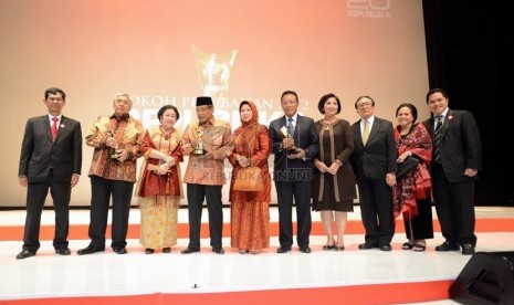   Malam penganugerahan Tokoh Perubahan Republika 2012 di Jakarta, Selasa (30/4). (Repubika/Agung Supriyanto) 