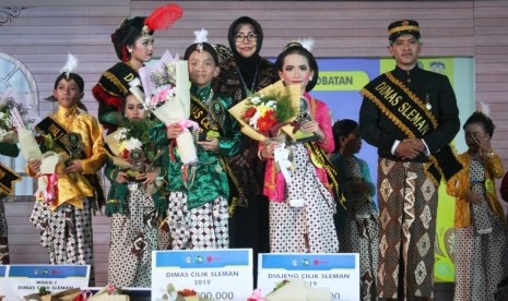 Malam Penobatan Pemilihan Dimas Diajeng Cilik Sleman 2019 di Atrium Sleman City Hall (SCH) di Kabupaten Sleman, Daerah Istimewa Yogyakarta, pekan lalu. 