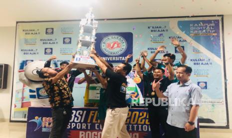 MAN 1 Sukabumi kembali membuktikan siapa raja voli di Volleyball Competition BSI FLASH 2025 Kota Bogor Raya.