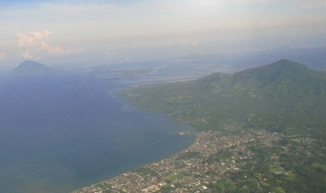 Manado dari angkasa.